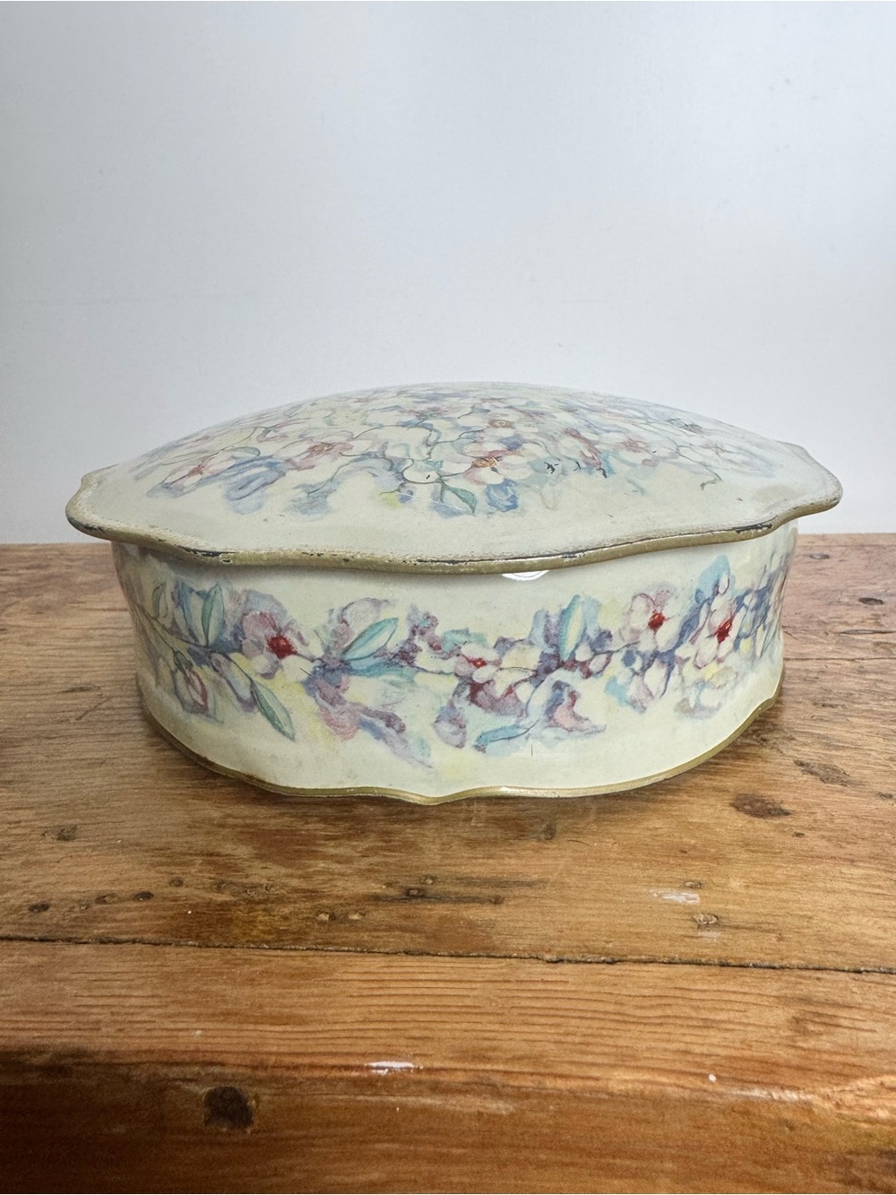Vintage Scalloped Floral Metal Cookie Tin Round Can Chocolate Box or w Lid